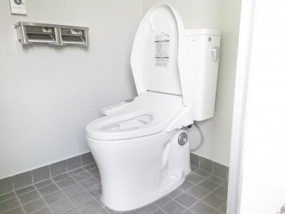 屋外ユニットトイレ “ZOW” | 常設ユニットトイレ